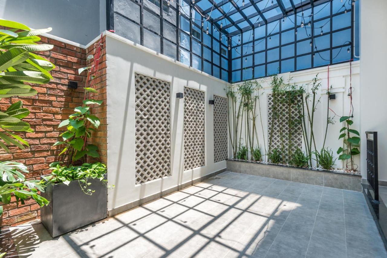 Cozrum Homes The Gallery Residence Хошимин Екстериор снимка