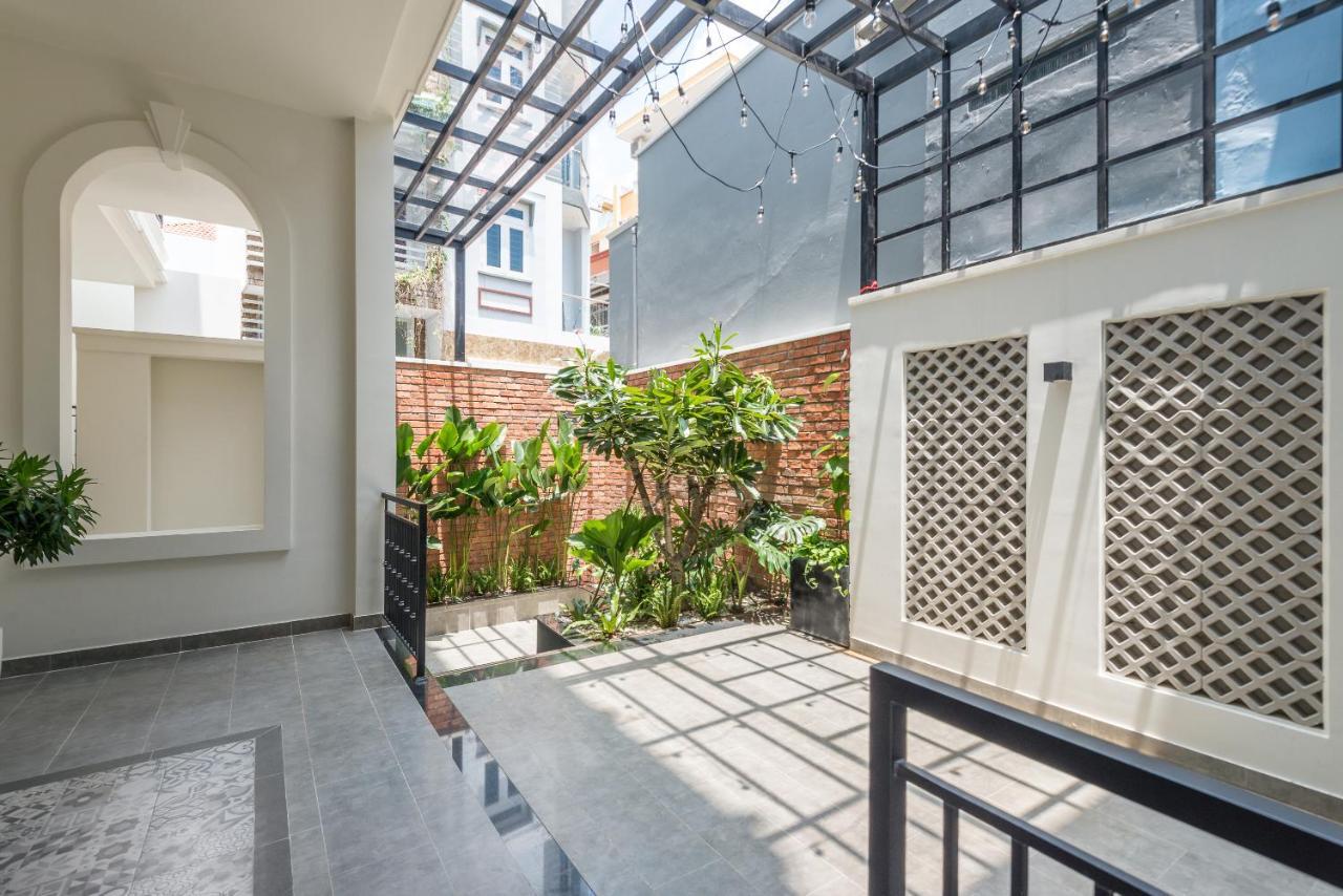 Cozrum Homes The Gallery Residence Хошимин Екстериор снимка