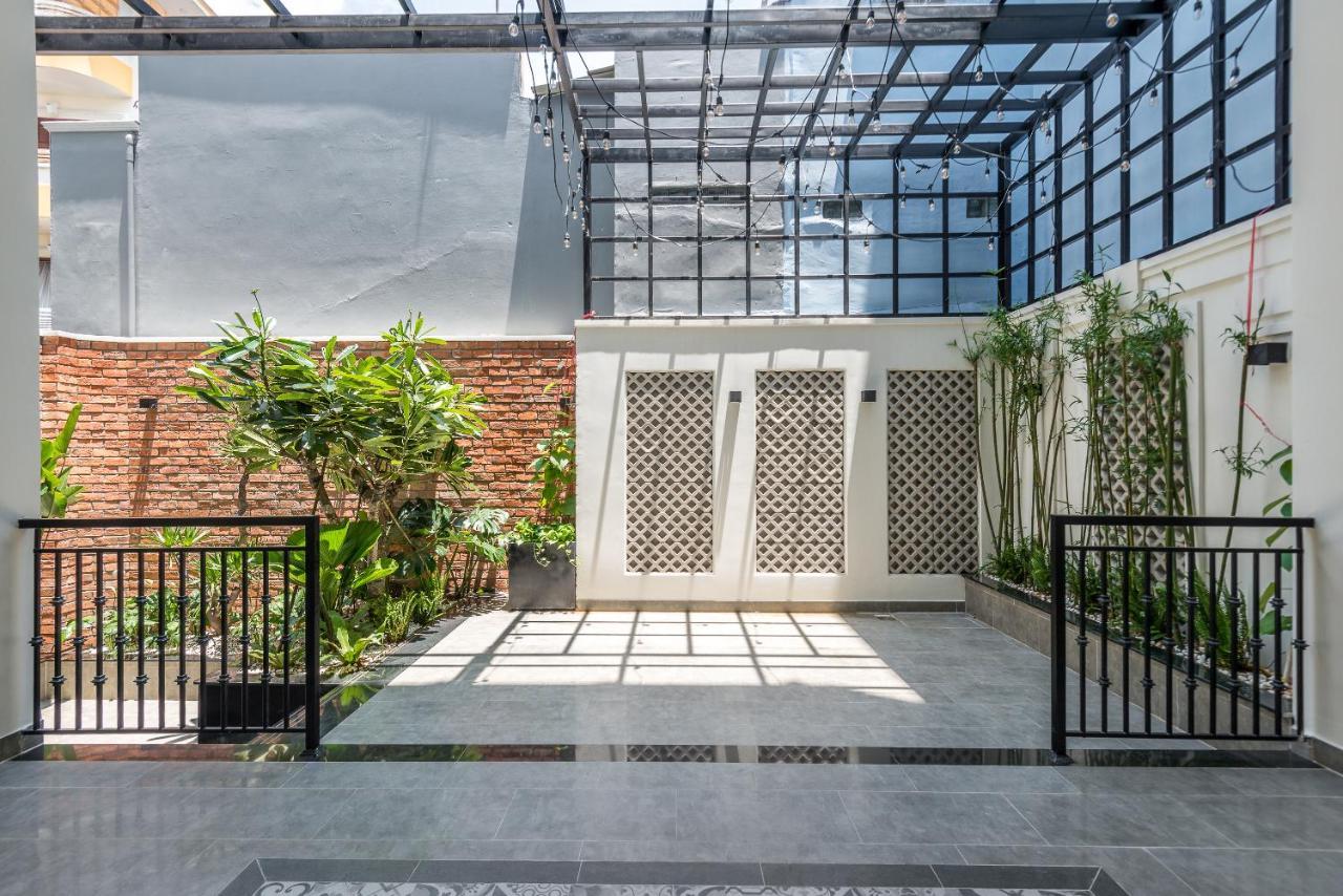 Cozrum Homes The Gallery Residence Хошимин Екстериор снимка
